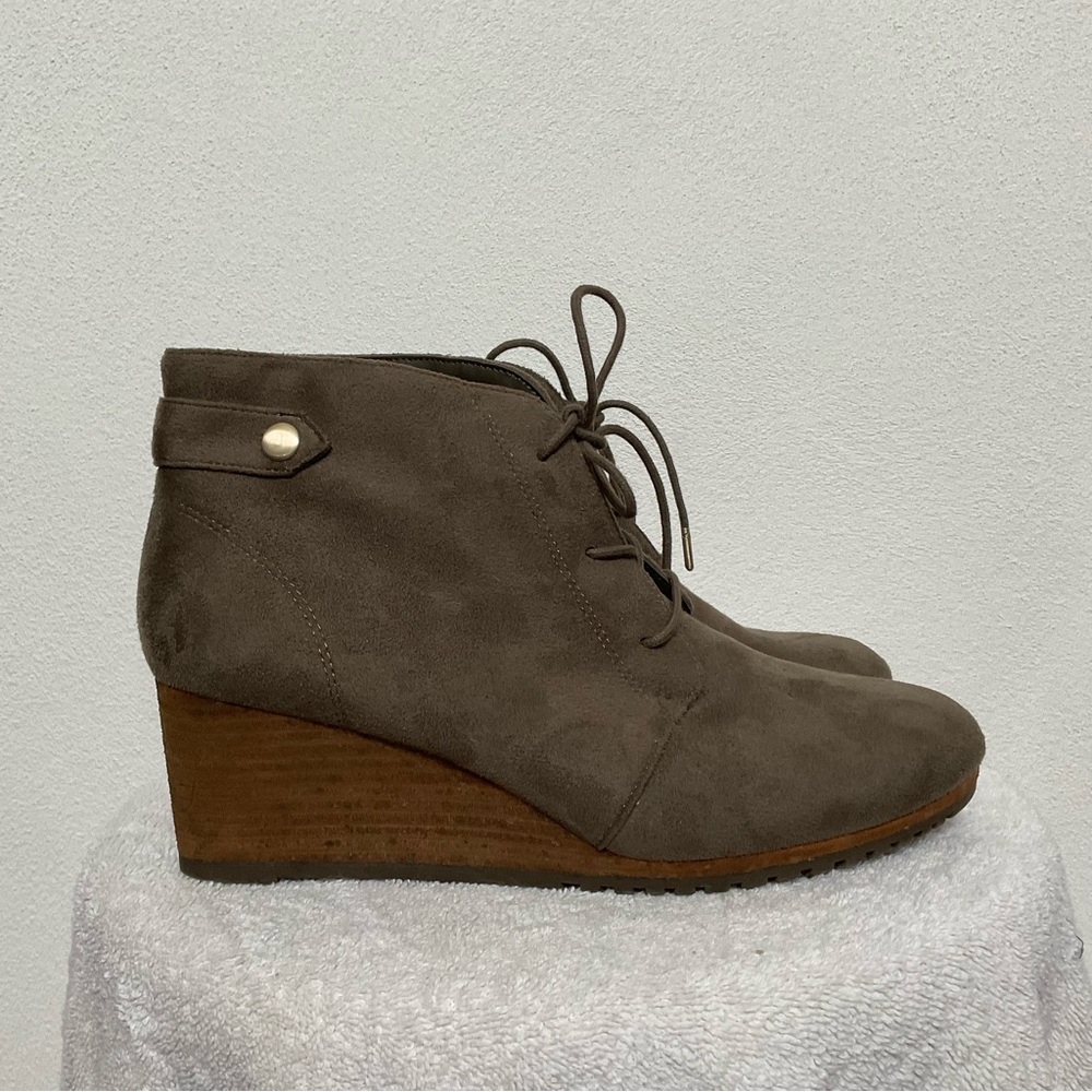 Dr Scholls Conquer Faux Suede Lace Up Brown Wedge Booties Size 9.5M Fall